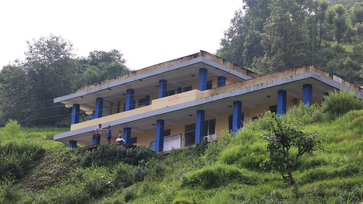पहिरोले जोखिममा स्वास्थ्यचौकी